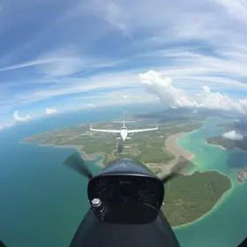 vídeo do cockpit mostrando pouso em Porto Seguro